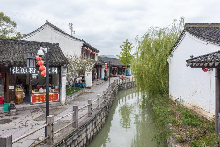 江冬秀菜刀威胁胡适,不许他与曹诚英来往,却默许他与韦莲司交往